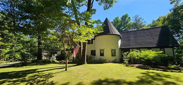 14 Maplecrest Dr, Greenville, RI 02828