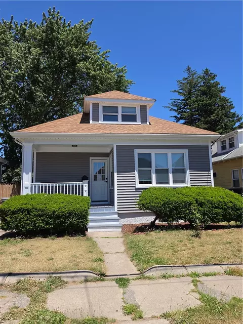 286 Sutton Ave, East Providence, RI 02914