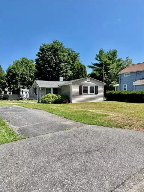 76 Dickens St, Attleboro, MA 02703