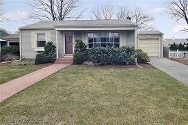 20 Deer St, East Providence, RI 02916