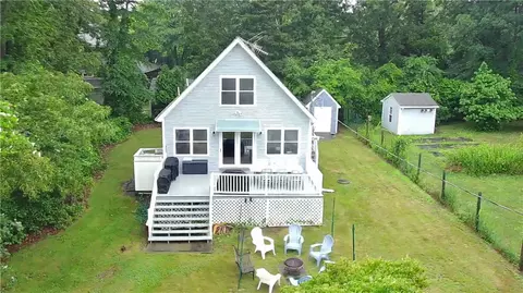 043 Merrill Ln, Portsmouth, RI 02871