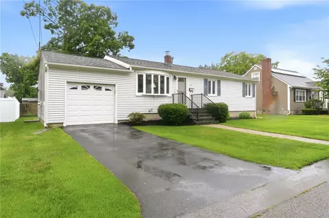 115 Thurston St, Riverside, RI 02915