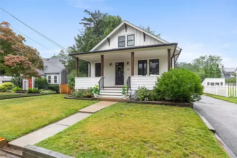 15 Berwick Pl, East Providence, RI 02916