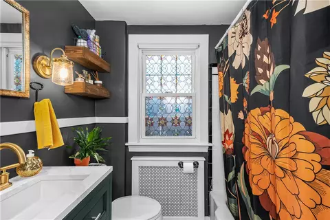 Bath - 76 Brewster Dr, Warwick, RI 02889 photo 1 of 2