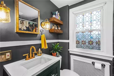Bath - 76 Brewster Dr, Warwick, RI 02889 photo 2 of 2