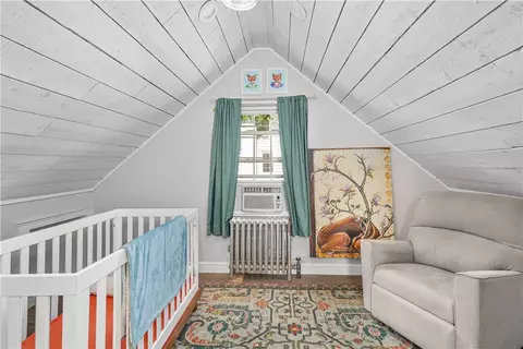 Bedroom - 76 Brewster Dr, Warwick, RI 02889 photo 3 of 4