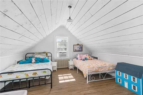Bedroom - 76 Brewster Dr, Warwick, RI 02889 photo 4 of 4