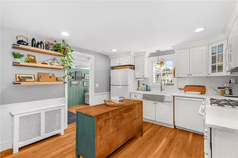 Kitchen - 76 Brewster Dr, Warwick, RI 02889 photo 5 of 5
