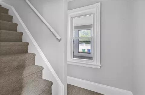 Entry Way - 91 Ash St, Warwick, RI 02888 photo 6 of 8