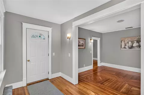 Entry Way - 91 Ash St, Warwick, RI 02888 photo 4 of 8