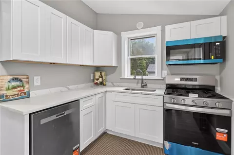 Kitchen - 91 Ash St, Warwick, RI 02888 photo 2 of 2
