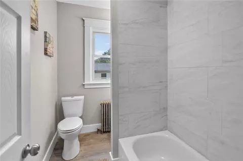 Bath - 91 Ash St, Warwick, RI 02888 photo 1 of 2