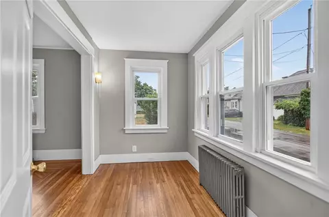 Entry Way - 91 Ash St, Warwick, RI 02888 photo 2 of 8
