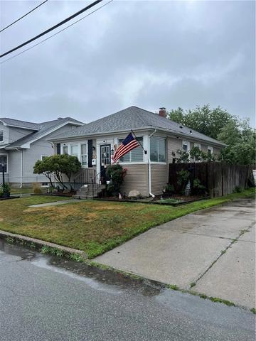 54 Clarner St, Pawtucket, RI 02861