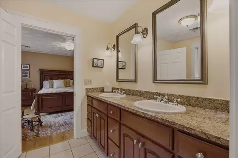 Bath - 99 Sunderland Rd, Exeter, RI 02822 photo 1 of 2