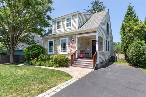 85 Highland Ave, Barrington, RI 02806