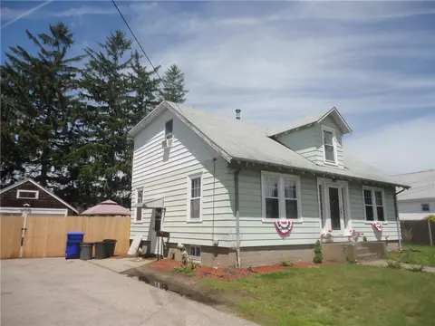 15 Benjamin St, Pawtucket, RI 02861