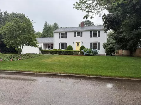 10 Ridgefield Dr, East Greenwich, RI 02818