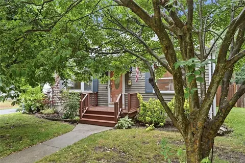 123 Hiawatha St, Warwick, RI 02888
