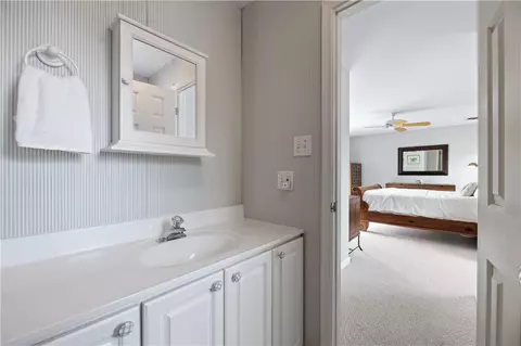 Bath - 8 Upland Rd, Westerly, RI 02891 photo 4 of 6
