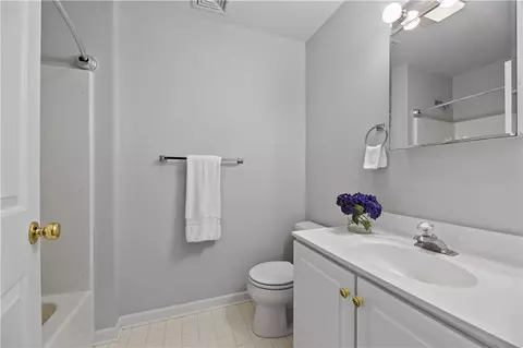 Bath - 8 Upland Rd, Westerly, RI 02891 photo 6 of 6