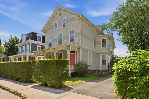 15 Ayrault St, Newport, RI 02840
