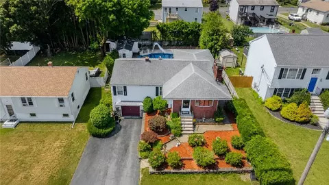 8 Flanders St, Johnston, RI 02919