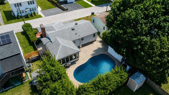 8 Flanders St, Johnston, RI 02919