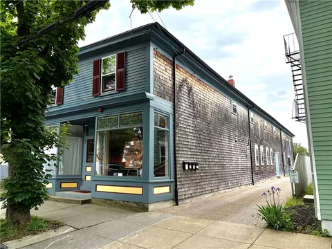 30 Bradford St, Bristol, RI 02809