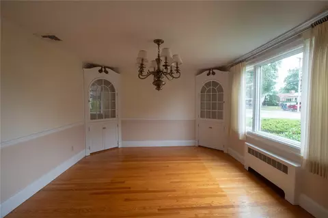 Living - 90 Frontier Rd, Warwick, RI 02889 photo 7 of 9