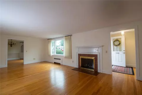Living - 90 Frontier Rd, Warwick, RI 02889 photo 5 of 9
