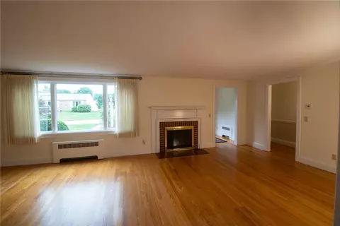 Living - 90 Frontier Rd, Warwick, RI 02889 photo 6 of 9