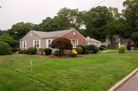 Exterior - 90 Frontier Rd, Warwick, RI 02889 photo 2 of 6
