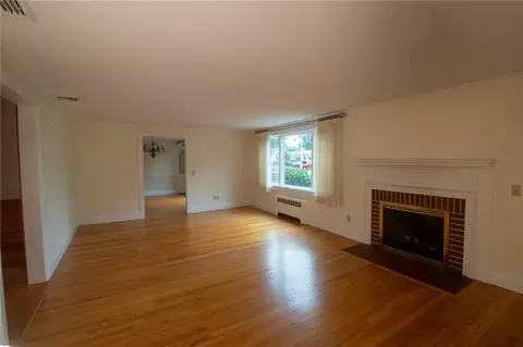 Living - 90 Frontier Rd, Warwick, RI 02889 photo 4 of 9
