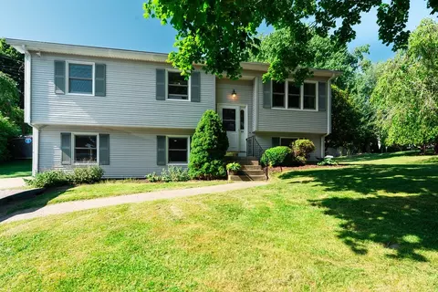 35 Old Pine Rd, Narragansett, RI 02882