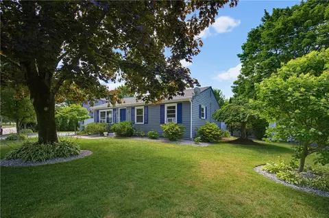 178 Halsey Rd, Woonsocket, RI 02895 photo 2