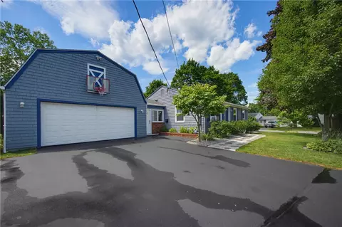 178 Halsey Rd, Woonsocket, RI 02895 photo 3