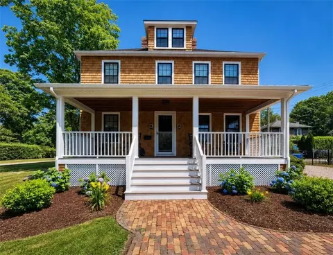 30 Gibson Ave, Narragansett, RI 02882