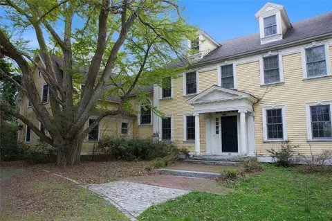 197 Rumstick Rd, Barrington, RI 02806