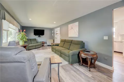 Living - 16 Arlington Ave, Warren, RI 02885 photo 1 of 3