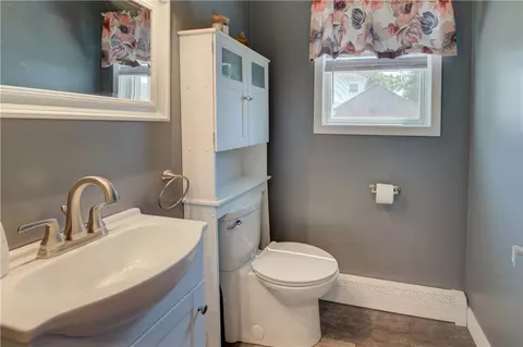 Bath - 16 Arlington Ave, Warren, RI 02885 photo 1 of 2