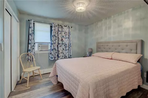 Bedroom - 16 Arlington Ave, Warren, RI 02885 photo 3 of 5