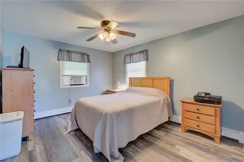Bedroom - 16 Arlington Ave, Warren, RI 02885 photo 1 of 5