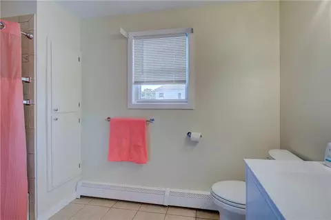 Bath - 16 Arlington Ave, Warren, RI 02885 photo 2 of 2