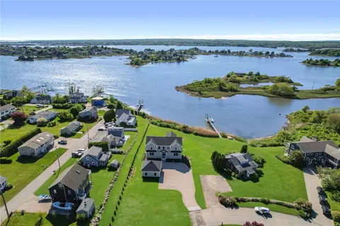 84 Carver Ln, Narragansett, RI 02882