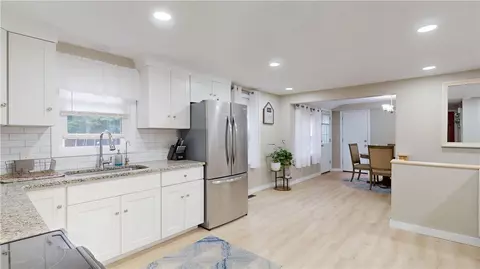 Entry Way - 21 Eileen Dr, Coventry, RI 02816 photo 1 of 4