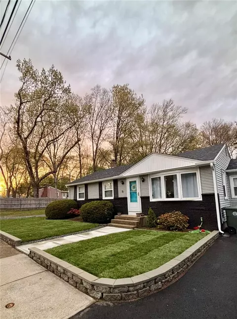 21 Eileen Dr, Coventry, RI 02816 photo 4