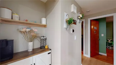 Entry Way - 21 Eileen Dr, Coventry, RI 02816 photo 3 of 4