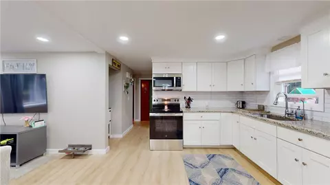 Entry Way - 21 Eileen Dr, Coventry, RI 02816 photo 2 of 4