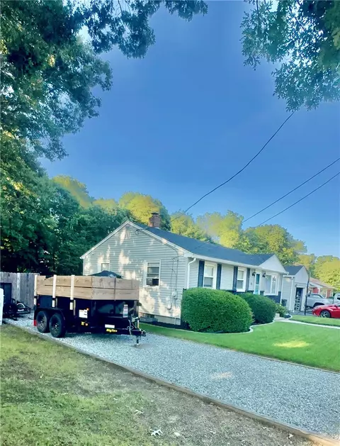 21 Eileen Dr, Coventry, RI 02816 photo 3